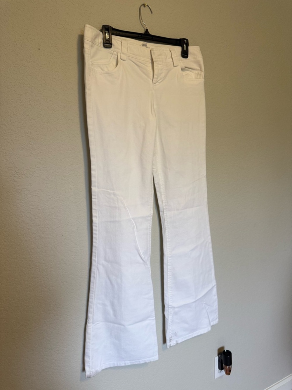 Alice + Olivia | White Flared Jeans - 6